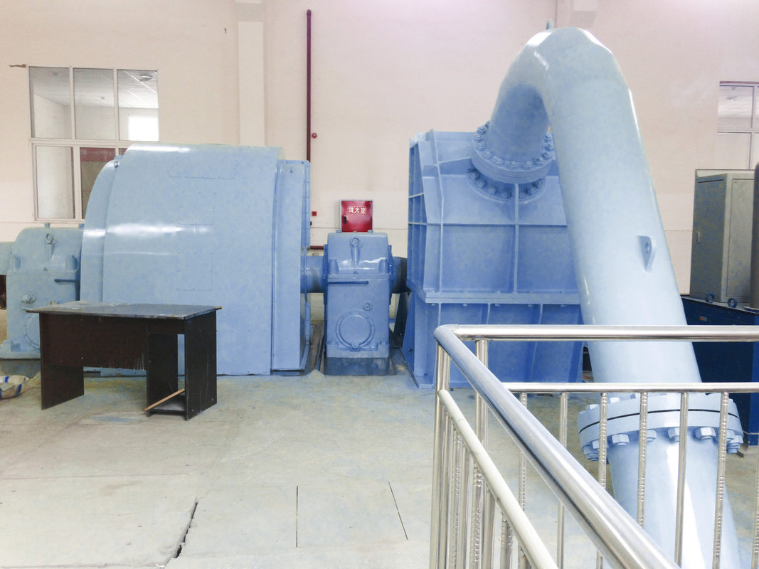 Generatore a turbina ad acqua a installazione orizzontale con eccitazione a spazzola o senza spazzola
