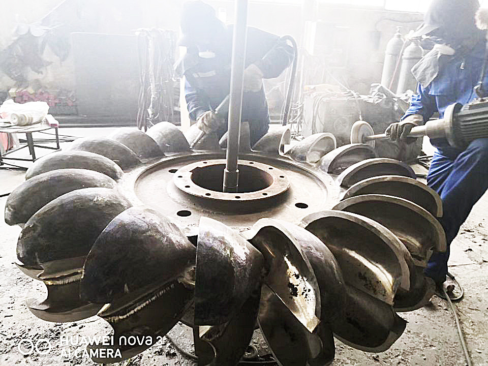 100kw-50mw Potenza di uscita Pelton Wheel Turbine Generator con metodo di raffreddamento ad aria / olio