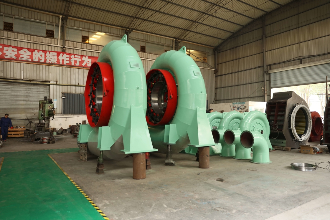 Generatore a turbina idrica 300KW-20MW Potenza di uscita eccitazione senza spazzole installazione verticale 300-3000 giri al minuto velocità