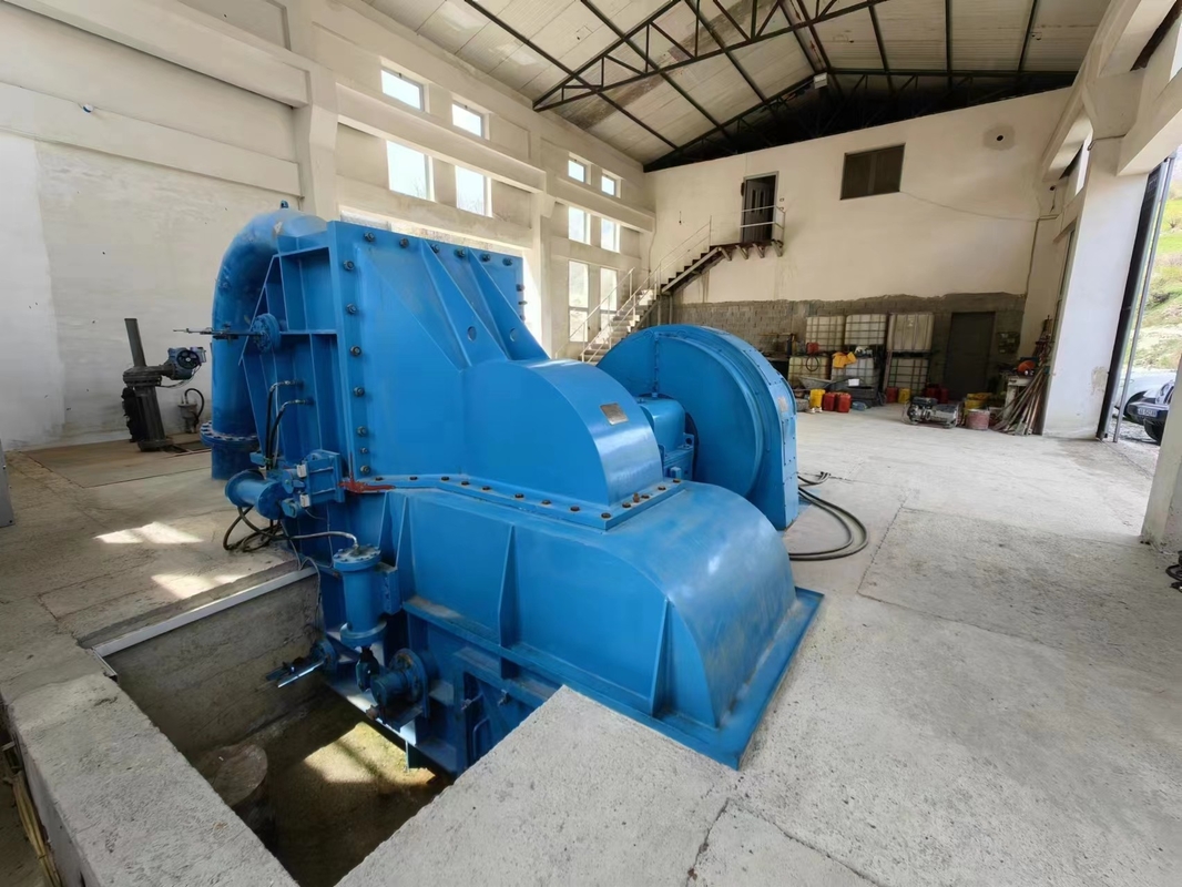 Generatore di energia per turbine Pelton da 100 kW a 50 MW 50/60 Hz con testa alta