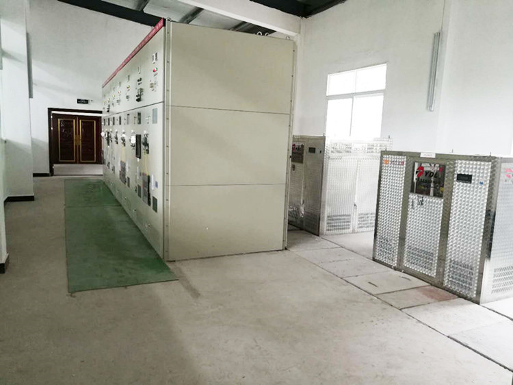 Generatore idroturbina personalizzato da 200 kW a 20 MW per operazioni a testa d'acqua da 5 m a 500 m