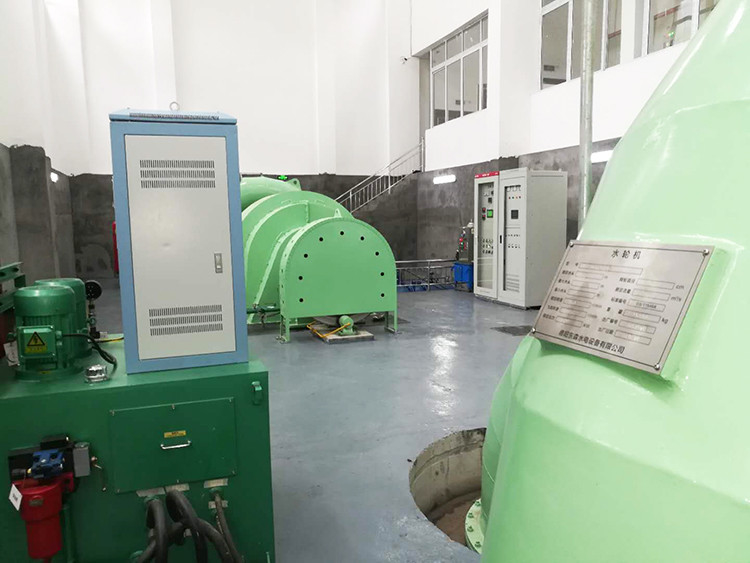 Generatore idroturbina personalizzato da 200 kW a 20 MW per operazioni a testa d'acqua da 5 m a 500 m