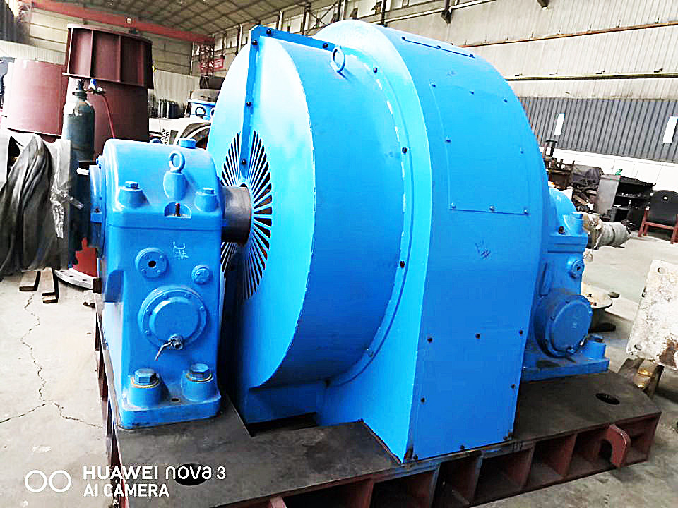 Potenza di uscita Generatore a turbina ad acqua senza spazzole 300-3000 giri al minuto Gamma di velocità 220V-690V Voltaggio nominale