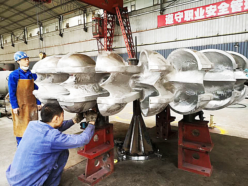 5T-50T Generatore a turbina Pelton personalizzato con raffreddamento ad olio d'aria ed eccitazione tiristor