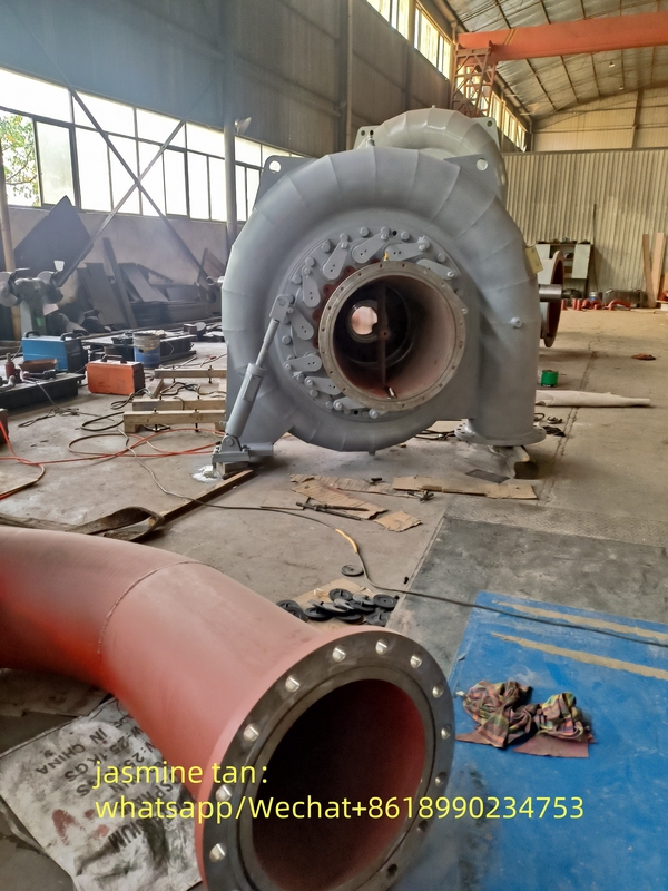 Generatore a turbina ad acqua a controllo automatico per la generazione di energia