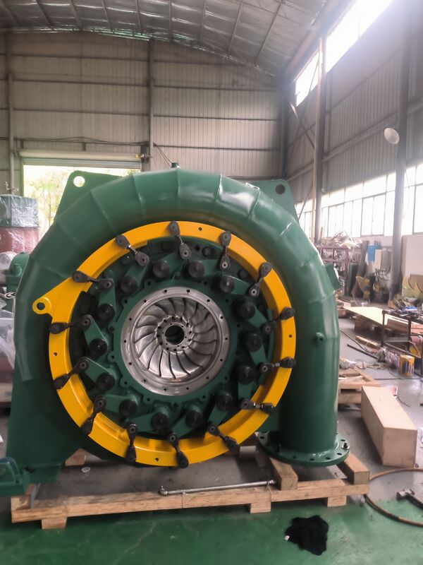 Generatore a turbina idraulica personalizzato con efficienza dell'85% - 95% e potenza da 200 kW a 20 MW, dotato di regolatore automatico di tensione (AVR)