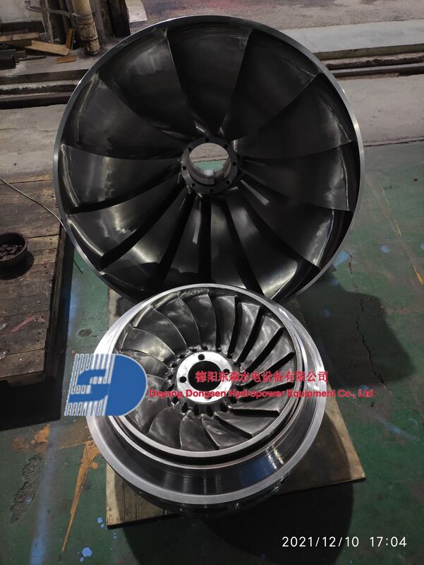 Turbina idroelettrica con rotore a eccitazione brushless o statica, che offre flessibilità OEM e pressione di ingresso di 10 MPa, ottimizzata per sistemi idroelettrici