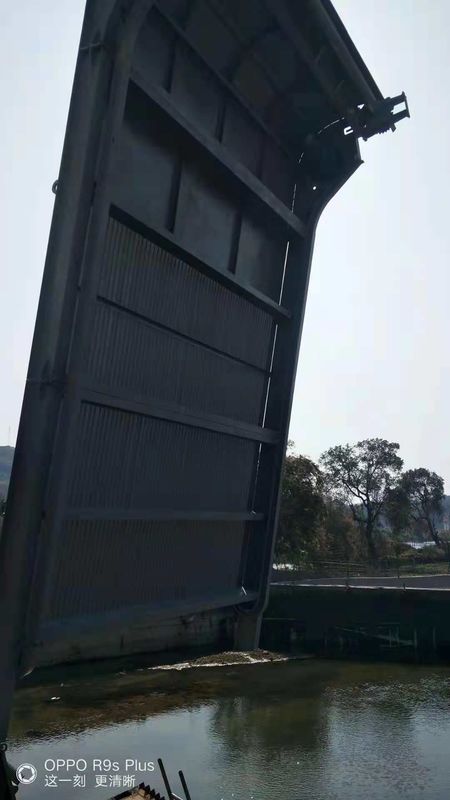 4.5 a 16 mm di spessore Macchina per la pulizia dei porta rifiuti con dimensioni personalizzabili e funzionamento ecologico