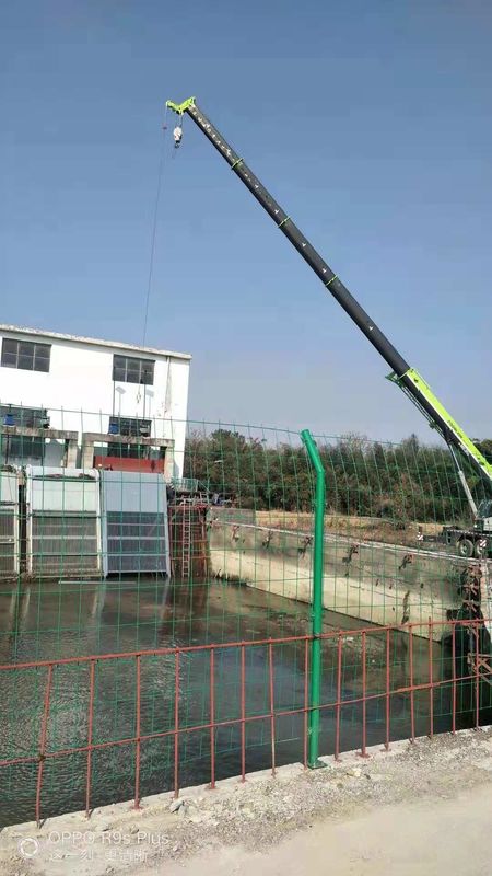 Macchina per la pulizia delle griglie di raccolta rifiuti a motore con spessore da 4,5 a 16 mm e velocità da 150RPM a 1000RPM per la rimozione di detriti industriali