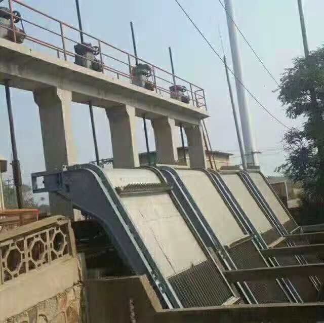 Macchina per la pulizia di griglie di scarico OEM con spessore da 4,5 a 16 mm e intervallo tra le griglie da 0,39 a 15 mm per la manutenzione delle prese d'acqua