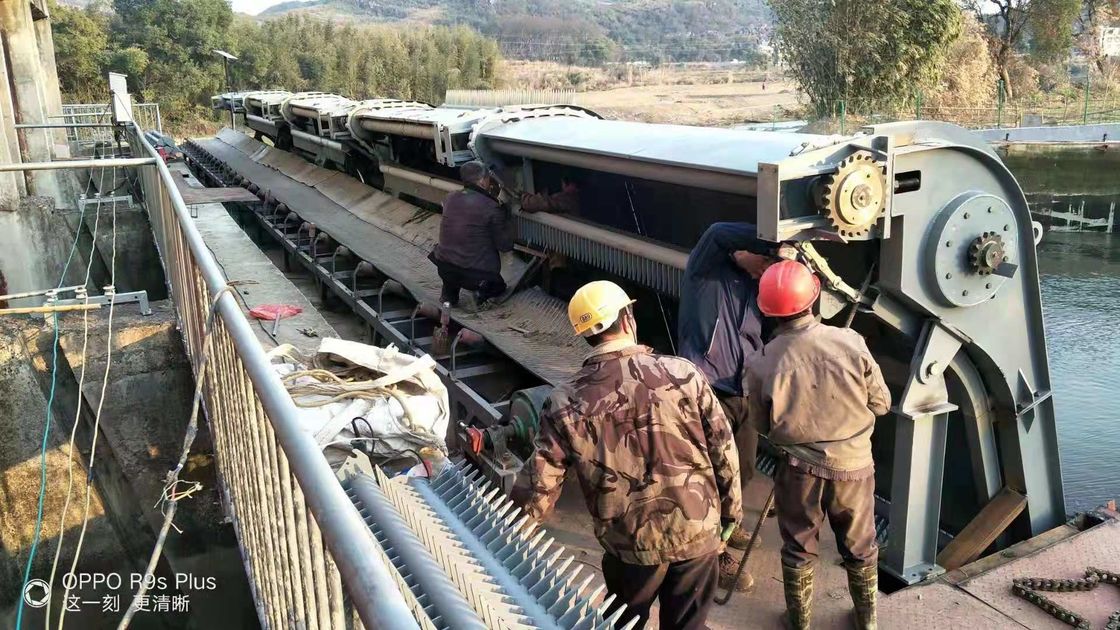 Macchina per la pulizia di griglie di scarico OEM con spessore da 4,5 a 16 mm e intervallo tra le griglie da 0,39 a 15 mm per la manutenzione delle prese d'acqua