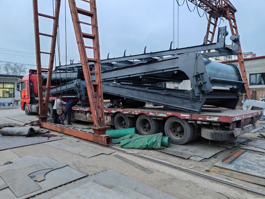 Macchine per la pulizia industriale con spessore da 4,5 a 16 mm, dotate di controllo automatico o manuale, che garantiscono operazioni di pulizia negli impianti industriali